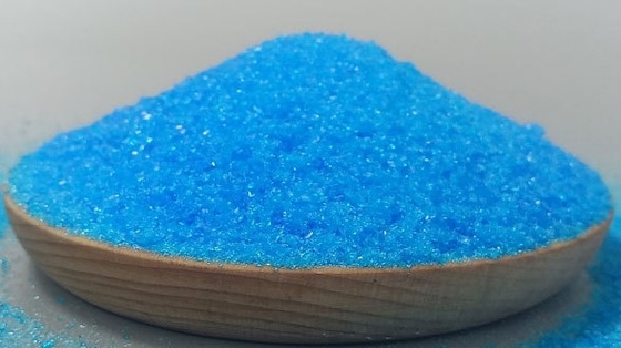 Un buen precio. CAS 7758-98-7 Sulfato de cobre sólido cristalino azul anidro y sulfato de cobre pentahidratado en línea